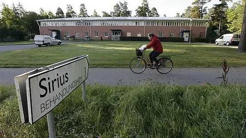 Rymningen från behandlingshemmmet skedde omkring klockan halv två natten mot onsdag.