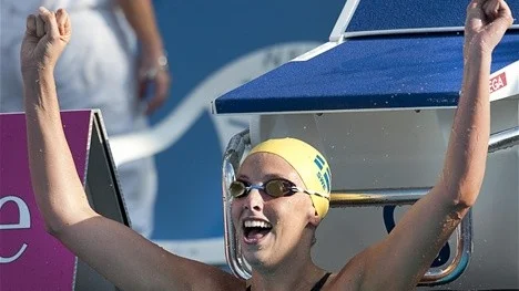 Jennie Johansson jublar efter medaljloppet.