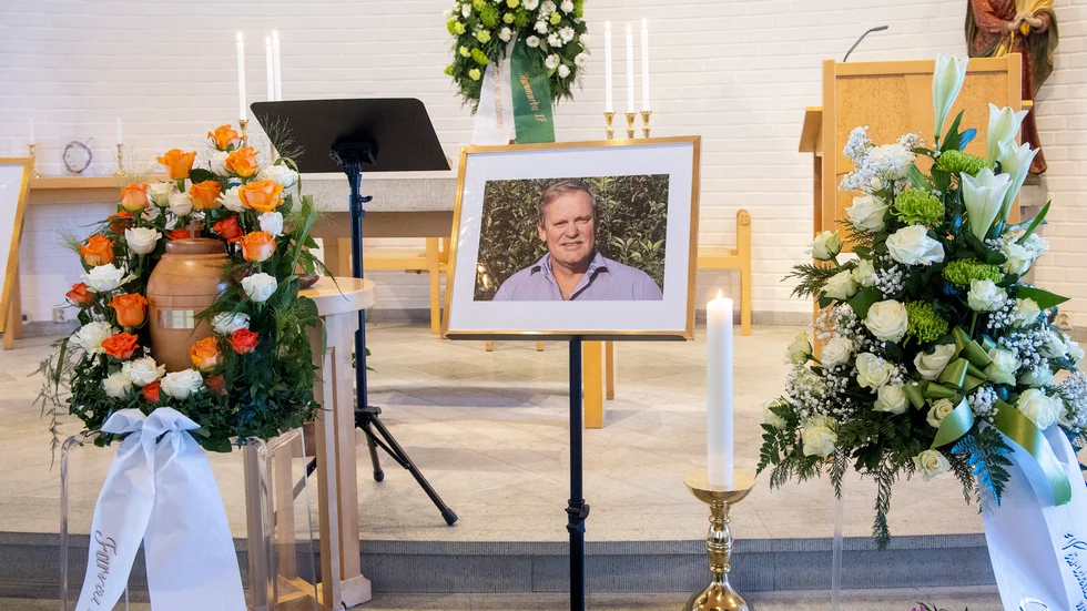 Begravningsceremoni för fotbollsmålvakten Ronnie Hellström i Birgittasystrarnas kyrka i Vadstena.