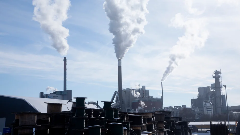 Striden mellan Smurfit Westrock och fastighetsägarna vid Vargödraget är över. Fabriken har förtydligat hur projektet med en ny processvattentub kommer att se ut och de boende har dragit tillbaka sin överklagan till mark- och miljödomtolen. (Arkivbild)
