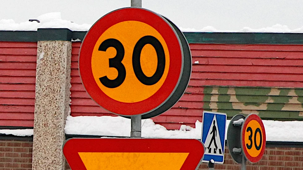 Läsarnas reaktioner om 30-skyltarna. (Arkivbild)