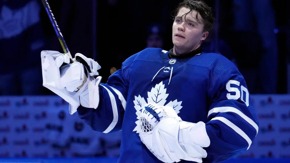 En rörd Erik Källgren (Toronto) utsågs till matchens stjärna efter att ha hållit nollan mot Dallas.