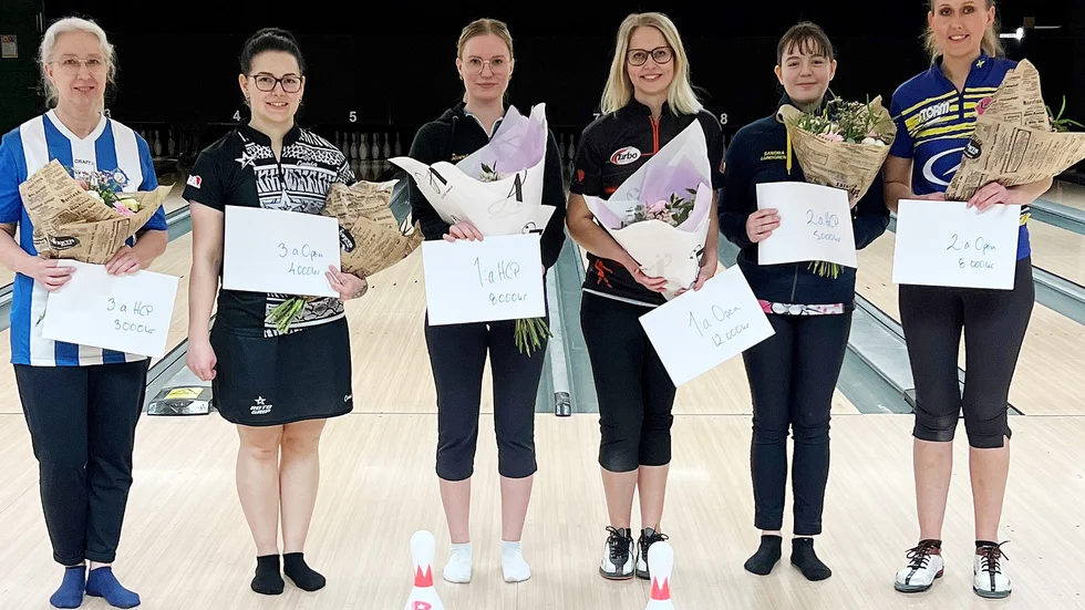Pallplatserna. Från vänster Marita Svensson, IK Sleipner (trea HCP), Sandra Andersson, Spader Dam (trea Open), Regina Siverling, AIK (etta HCP), Cajsa Wegner, BK Femtionian (etta Open), Sandra Lundgren, Linköpings DBS Zorita (tvåa HCP) och Jenny Wegner, BK Femtionian (tvåa Open).
