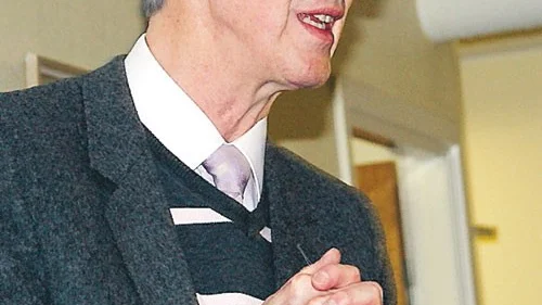 Lennart Lindström berättade om varför vissa flyktingar från asyl, medan andra skickas tillbaka till hem.