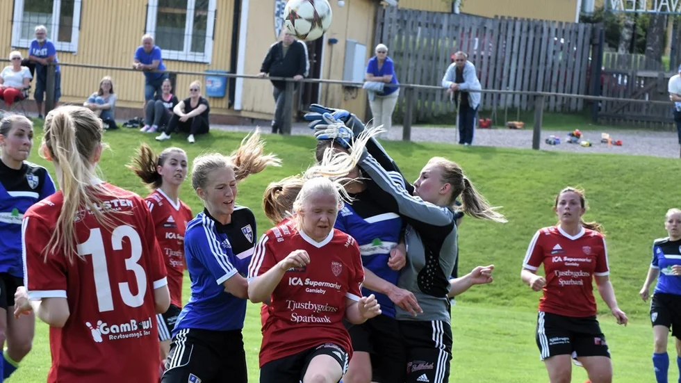 Frödinges vann derbyt mot Tjust i division tre med 6-2. Det avgörande rycket kom efter en dryg timmes spel.