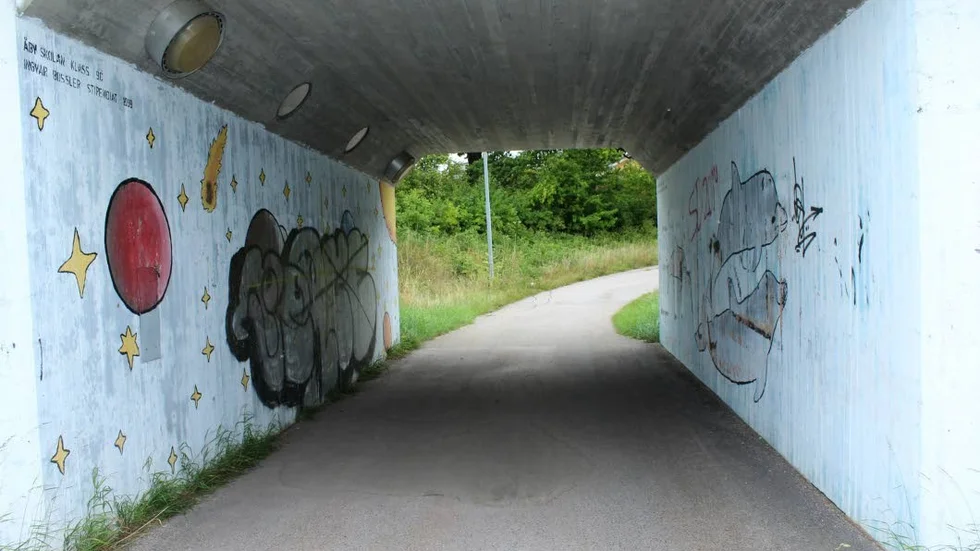 Hårt åtgången. Tunneln vid brandstationen i Gamleby.