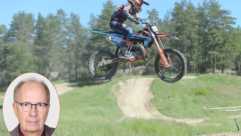 Motocross är en av sektionerna som ligger under Nyköpings Motorsällskap. De andra är trial och enduro. NMS får en ny ordförande från och med den 4 april, Carl-Åke Andersson tar över posten.