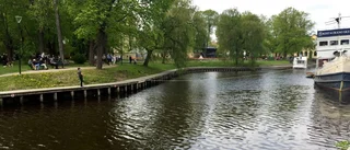 Skeppet flyttas från kajplatsen