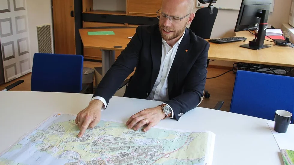 Mattias Jonsgården är lokalförsörjningschef i Håbo, en ny roll knuten till kommunledningen. Han ska ha överblick och utreda så att pusselbitarna hamnar på rätt plats.