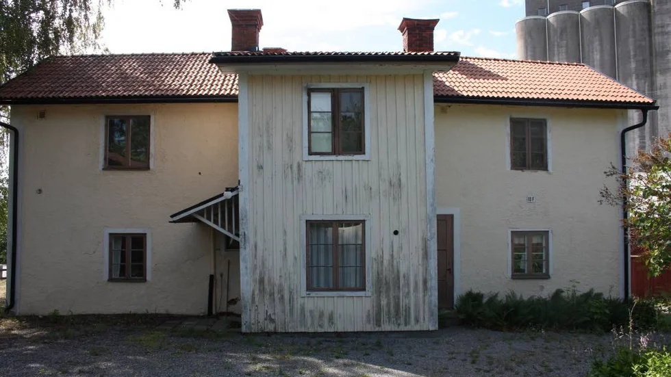 Den före detta hembygdsgården i Grillby kommer att säljas om ingen kommunal förvaltning anmäler intresse för den.