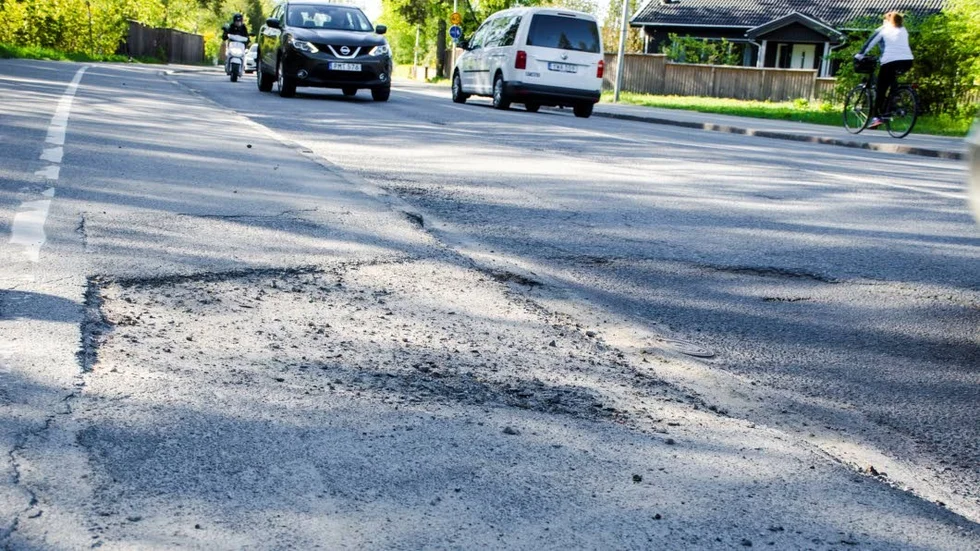 Här på Norbyvägen grävde Vattenfall för att utföra ledningsunderhåll i juli 2018. Fortfarande är cykelbanan inte återställd.