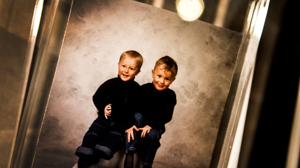 Didrik som liten tillsammans med sin bror.