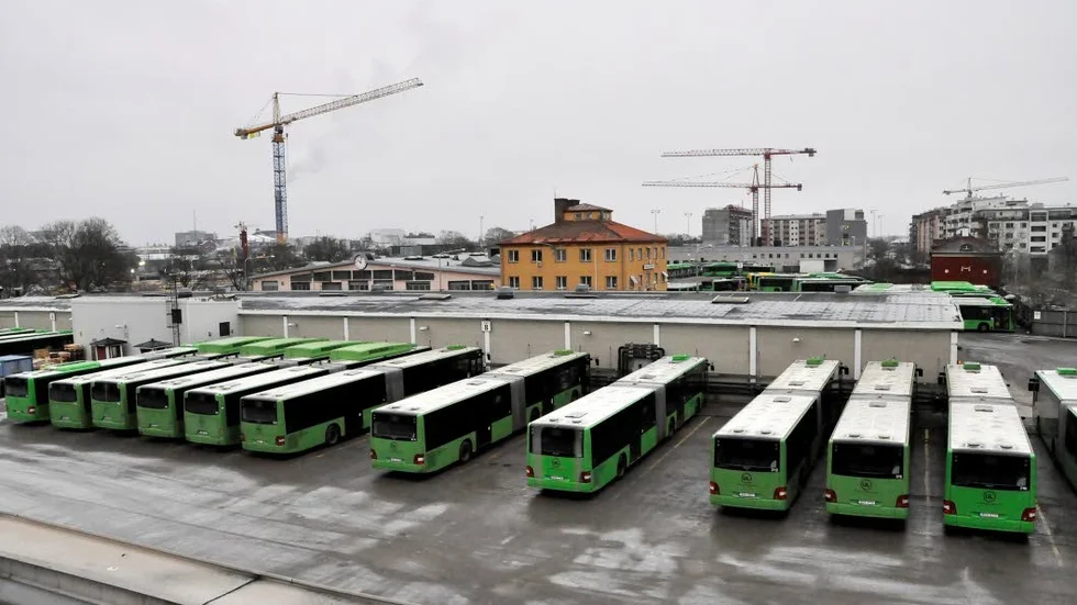 Busstomten ligger strax intill Kungsgatan och har fungerat som uppställningsplats för stadsbussarna. Nu ska här bli skola, förskola och skolgård´, samt p-hus och kontor.