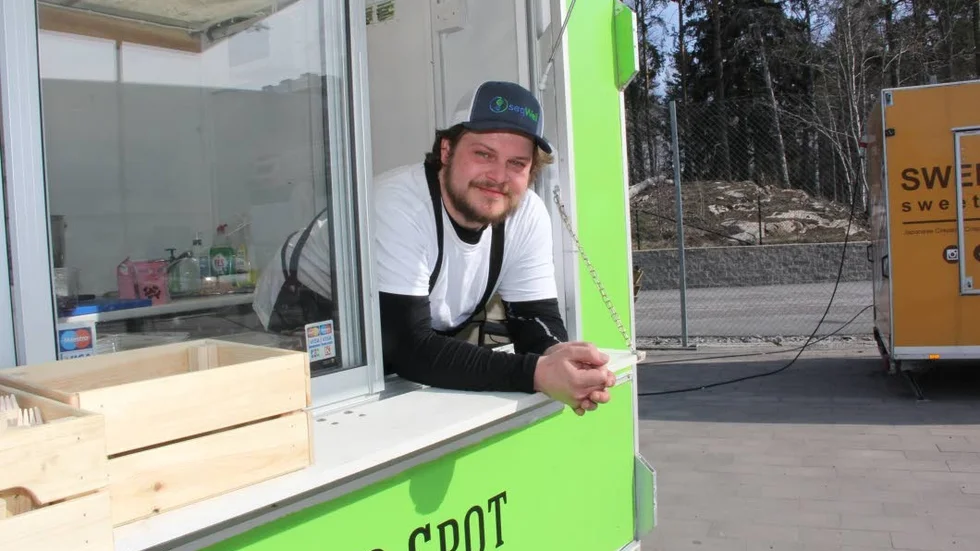 Dylan Frantz har öppnat en ny foodtruck i foodtruckområdet i Stenhagen.