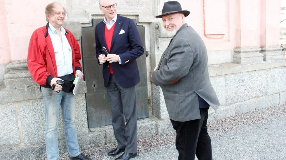 Lennart Palm fick för första gången besöka gravvalvet i Veckholms kyrka,  Petter von Sydow hade nyckeln, Tommy Myrsell gjorde sällskap.