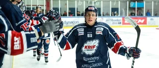 Han vill trycka till barndomsvännen