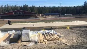 Ny utsikt. Det gamla domartornet är borta och betonggrunden för det nya bygget står klar.