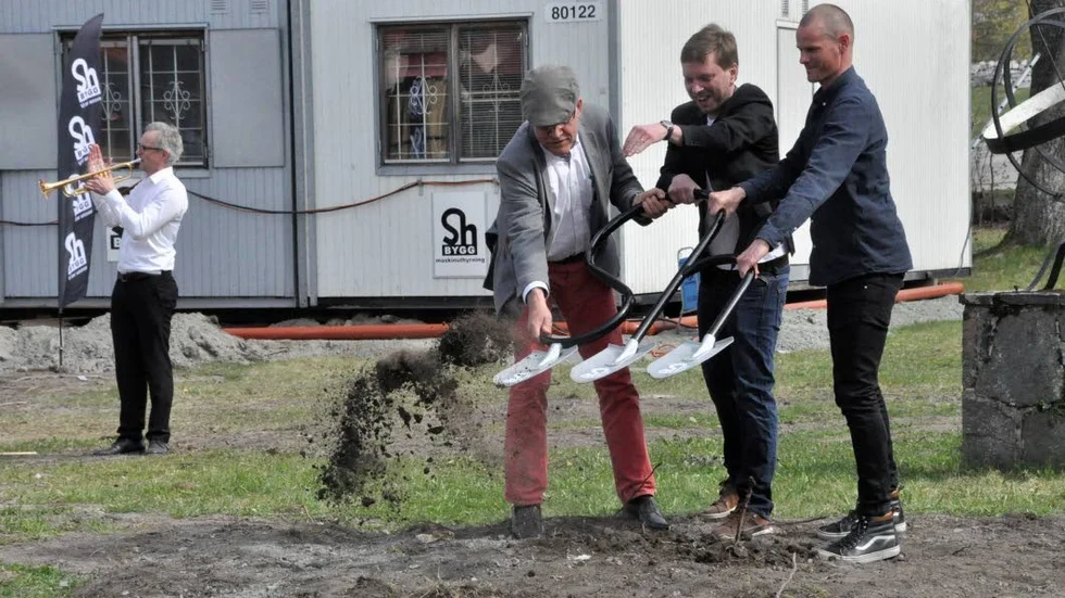 Jacob Spangenberg, Jonas Lennström och Erik Backman tog första spadtaget.