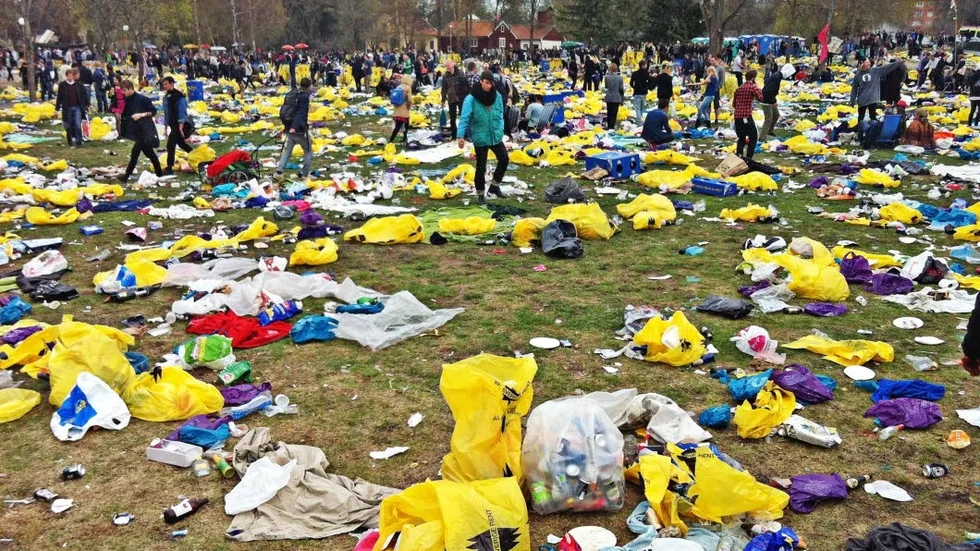 Kaos. Så här har det sett ut i Ekonomikumparken tidigare år den 1 maj.