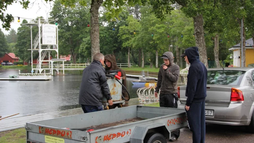 Elskåp snart på plats. Med kända artister på flytscnenen hoppas Österby simbadsförening på publiksuccé, jubileumsåret till ära.