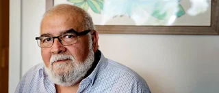 Carlos lär invandrare våra sociala koder