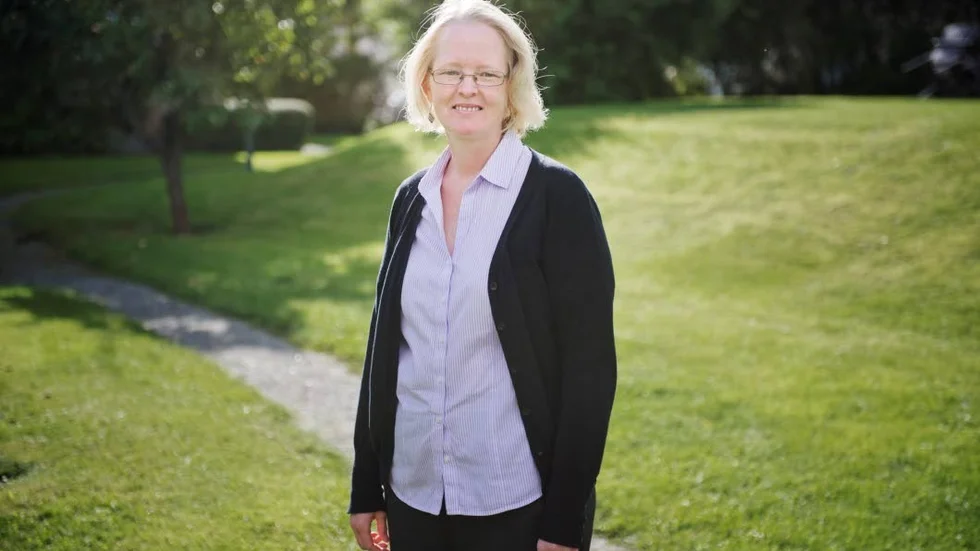 Att skapa offentlig konst är speciell, enligt Anna Micro Vikstrand. Aspekter som måste vägas in är omgivning, hållbarhet och hur människor som rör sig i det offentliga rummet kan ta det till sig. "Man bör tänka några extra varv", säger hon.