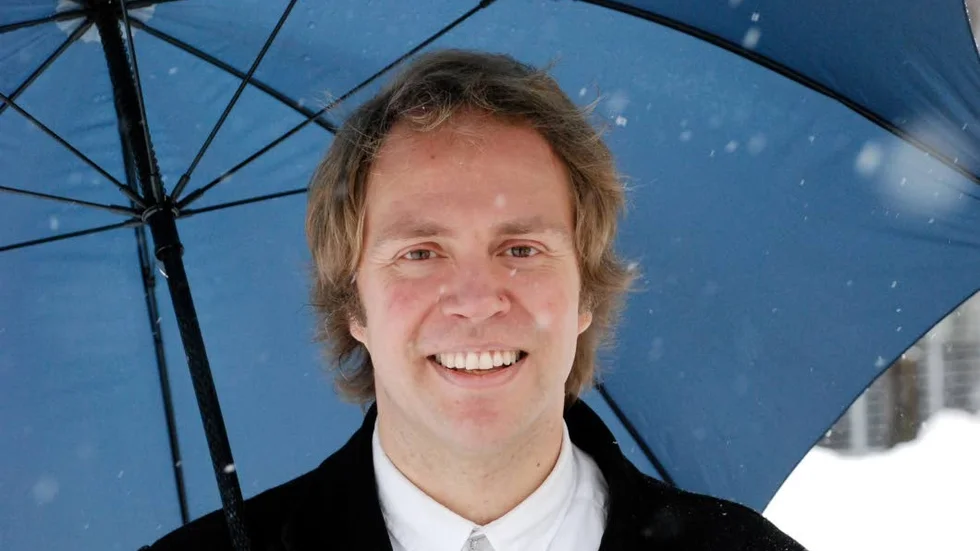Janne Wallenius, professor i Reaktorfysik på KTH
1998–2008 ledamot (V), Sigtuna  kommunfullmäktige
vd för ett bolag som utvecklar små kärnkraftverk för kraftproduktion i arktiska områden.