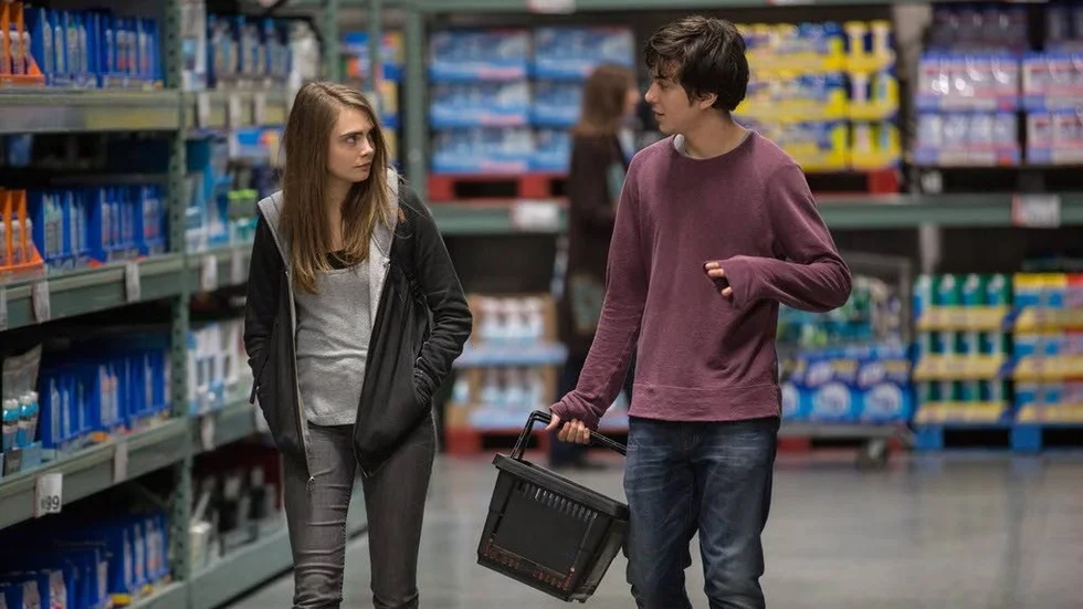 Cara Delevingne och Nat Wolff i "Paper towns", en film som baseras på John Greens bästsäljande bok.