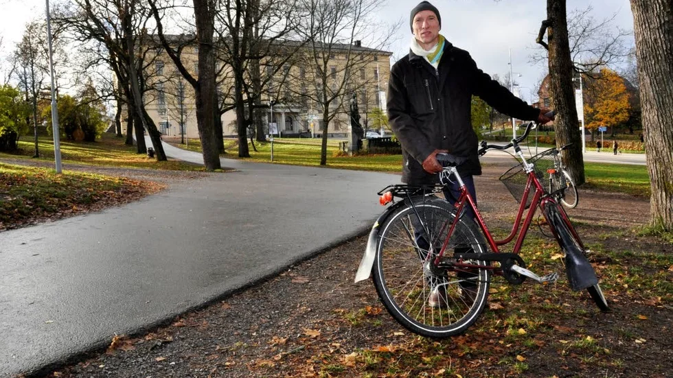 Cykelbanan i Slottsbacken är en riktig skandal, enligt Torbjörn Albért.