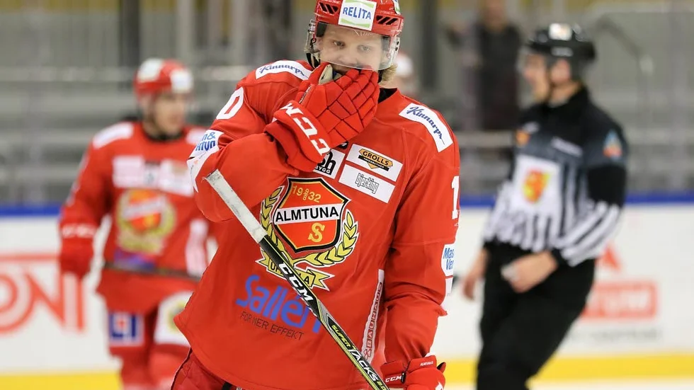 Skitgöra. Ludvig Nilsson säger sig inte vara någon poängspelare – egentligen. Men i Almtuna gra han förstunden det mesta rätt.