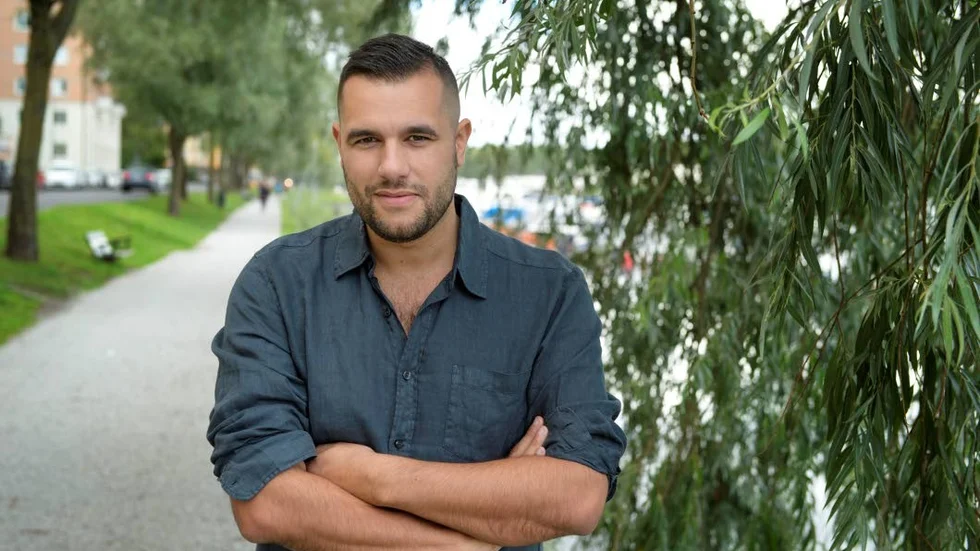 Har drömjobbet. ”Det jag gör just nu är egentligen det enda jag någonsin har drömt om. Så banalt är mitt liv.” Regissören och författaren Edward af Sillén om att arbeta med underhållning.