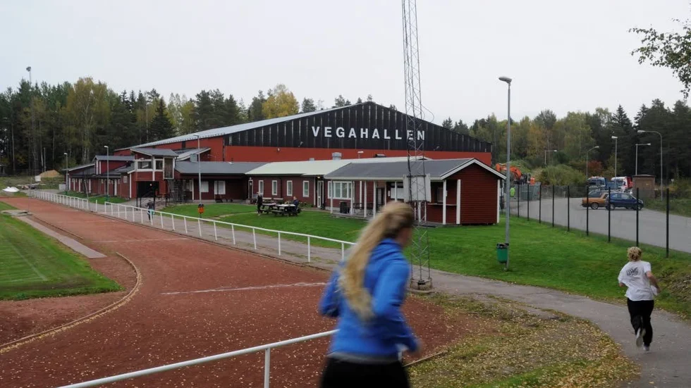 Skrivs av. När Konkurrensverket utredde om Tierps Kommunfastigheter gjort en otillåten direktupphandling av ombyggnaden av Vegavallen beslutade man även att utreda hur företaget skött avrop av byggtjänster på cirka 200 miljoner kronor. Nu läggs den utredningen ner.