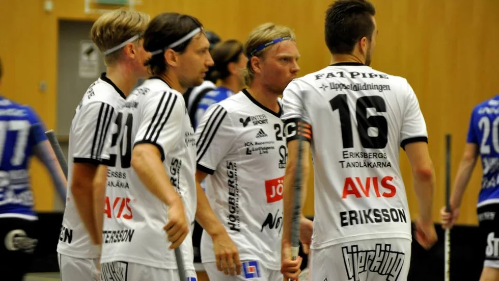 Säsongens första. Sirius lagkapten Johan Eriksson har precis smällt in 1–0.