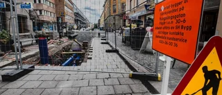 Hål i gatan förbryllar