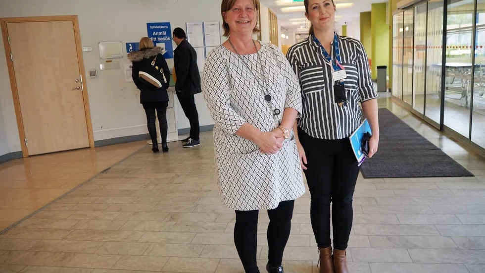 Nöjda. Lotta Gullbrandsson, projektledare vid Region Uppsala, och Brita Kango, enhetschef i vårdadminitrativ service på Akademiska sjukhuset, är nöjd med de nya apparaterna.