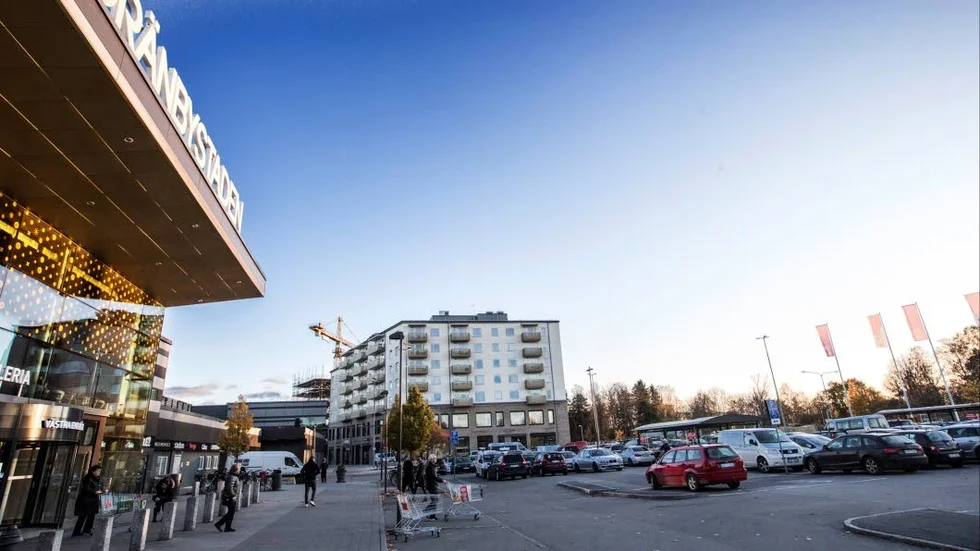 I projektet Välkomstprogrammet erbjuder fastighetsbolaget Atrium Ljungberg, i samarbete med bland andra Uppsala kommun, nu fem nyanlända som fått uppehållstillstånd boende i hyreslägenheter vid Gränbystaden, samt praktik och en fadder. Genom Arbetsförmedlingen får den nyanlände också språkundervisning.