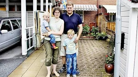 Familjen Höglund skall flytta till ett mindre boende i Östra Steninge.