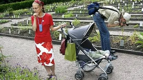 Tuija, Aabeli (i vagnen) samt Petri Welling.