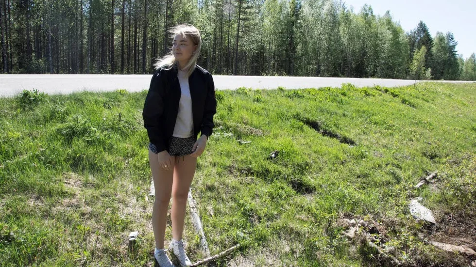 "Man kände att det luktade lik. Så låg det där", säger Elise Hurtig, som blev minst sagt överraskad av det makabra fyndet på p-platsen.