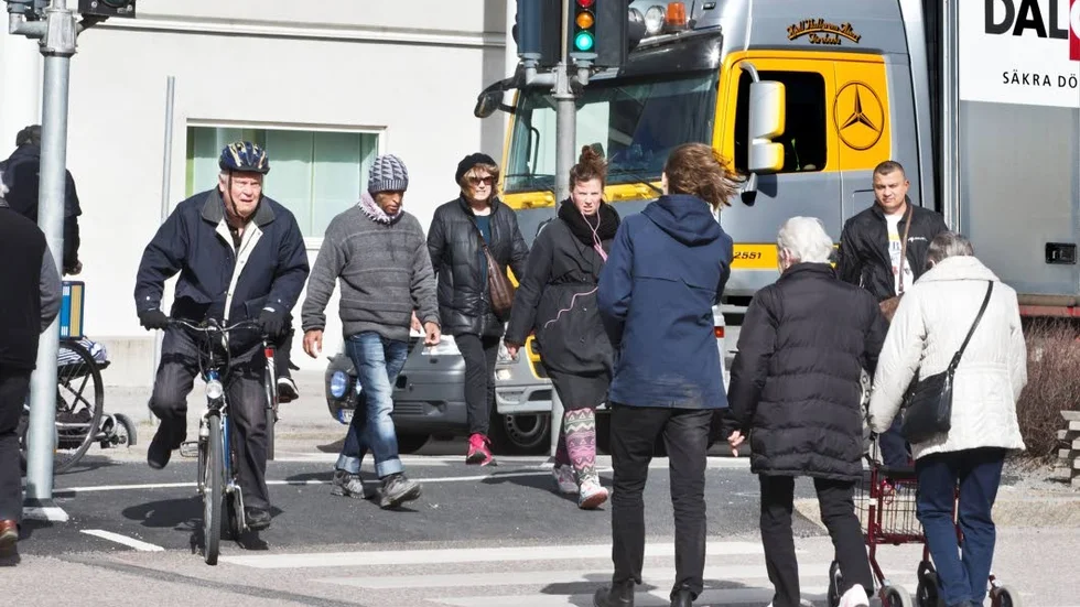Svårnavigerat. S-kurvan för fotgängare och cyklister på Råbyvägens mittrefug orsakar många missförstånd.