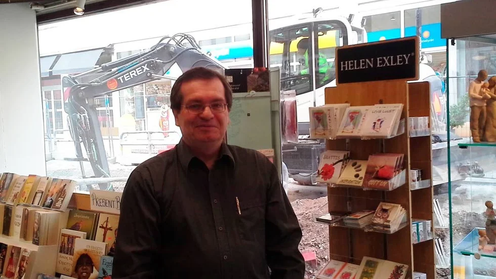 Björn Holmgrens butik Gospelbutiken är närmaste granne till gatuarbetet på S:t Persgatan.