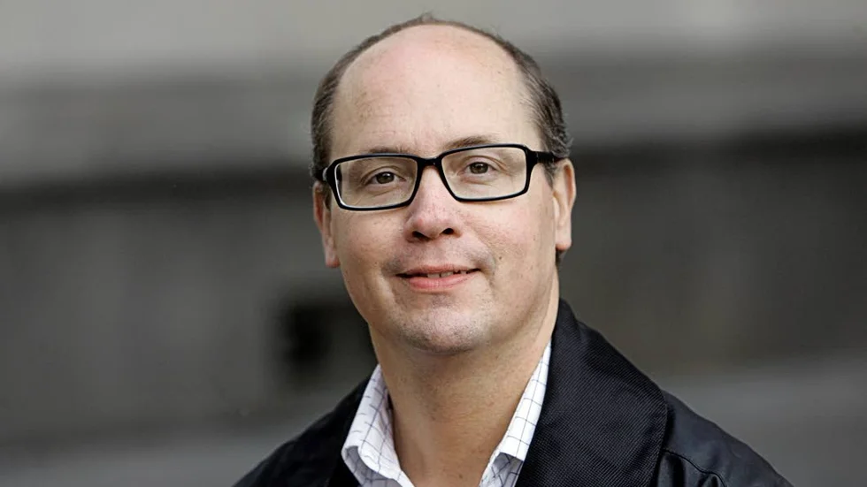 Kulturdirektör. Sten Bernhardsson är kulturdirektör och säger att skorstenen hanterats som alla ärenden gällande konstnärliga gestaltningar.