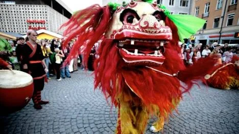 Drakdans på Stora torget med Tian Long kung fu-klubb 2006.