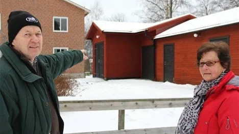 Byggnaden står för nära och skymmer utsikten för oss, säger Kurt och Birgitta Eriksson. I protokollet skriver miljö- och byggnämnden i heby att utsikt inte är någon rättighet.