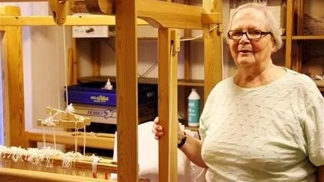 Kerstin Karlsson håller kurser i  lappteknik. Hon har inte hört någonting om att lokalen var uppsagd. - Det kom som en chock, säger hon.