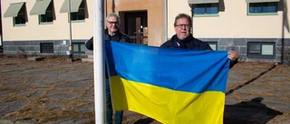 Ukrainska flaggan hissades i Åtvidaberg: "Problemet har varit att få tag i flaggor"