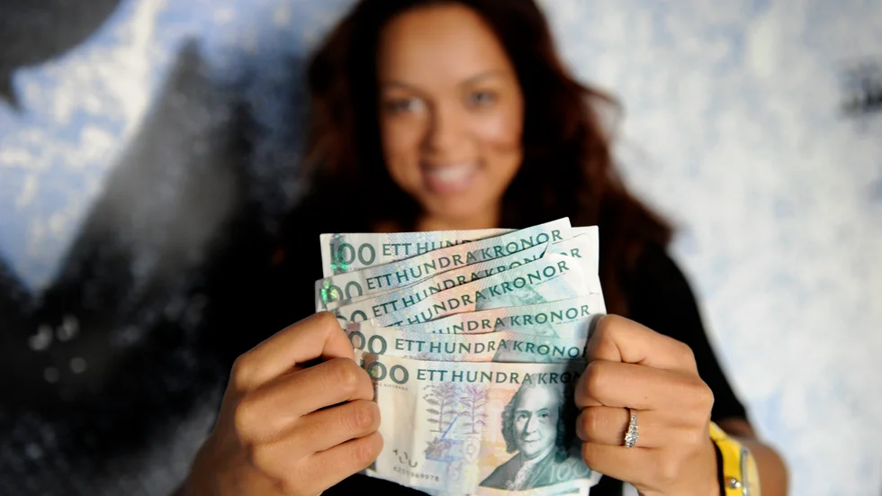 

 










 

Den ekonomiska ojämställdheten följer med livet ut. Kvinnor har 31 procent lägre pensioner än män och två tredjedelar av fattigpensionärerna är kvinnor. 
