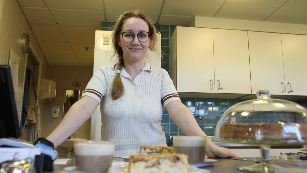 Mayya Larsson har drivit Buddha bowl café tillsammans med Peter Norman i knappt två år. "Det lönar sig inte", säger hon om varför hon kommer stänga kaféet 29 april.