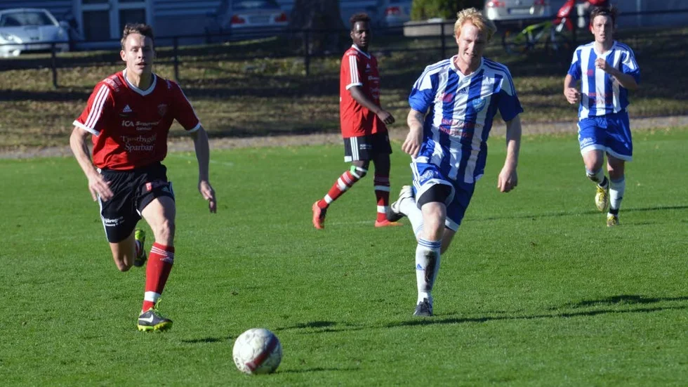 Frithiof Djerf till vänster till Tjust mål när det blev 1–1 mot AFC.