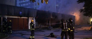 Sju fordon totalförstörda i brand
